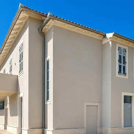 1 Bedroom Gorgeous In زادار